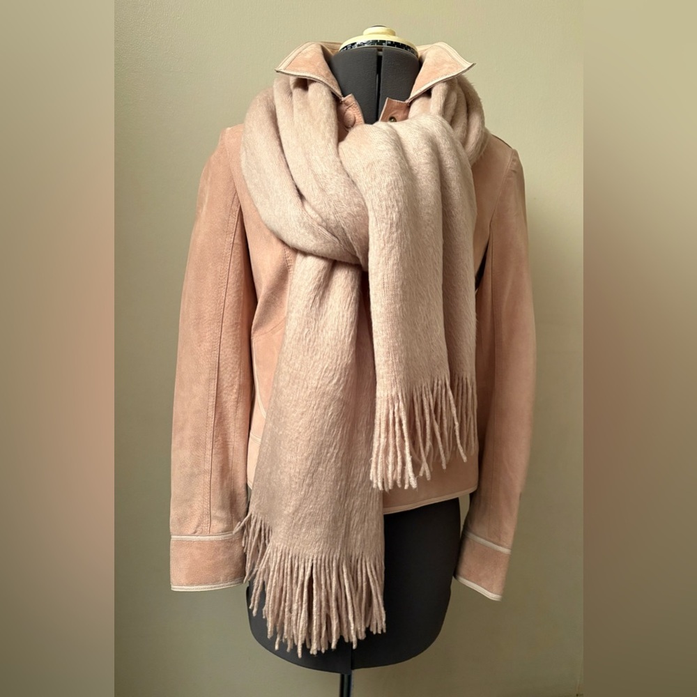 H&M soft pink shawl/ oversized scarf new without tags, not worn ,new condition